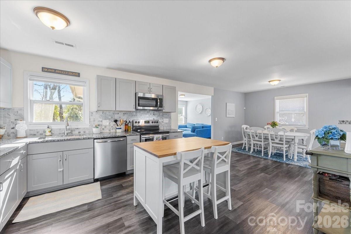 4914 Glenbrier Drive — Charlotte