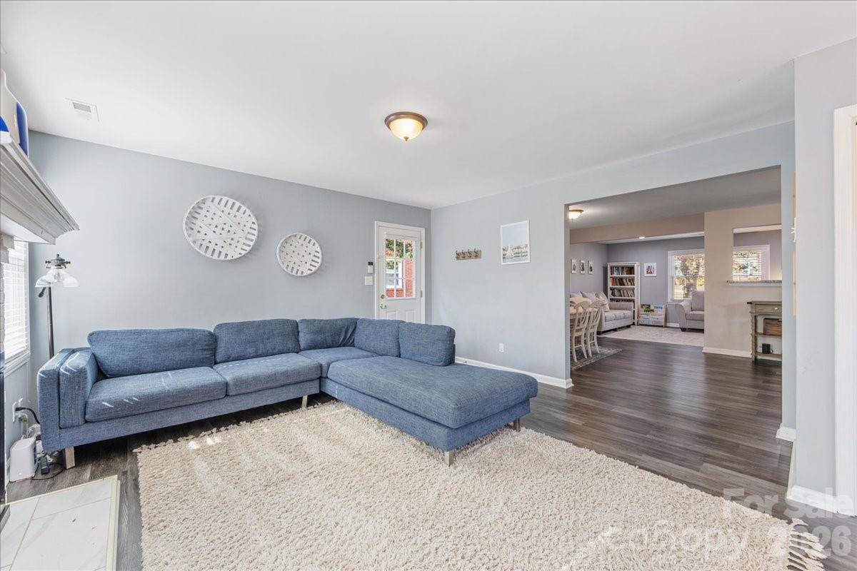 4914 Glenbrier Drive — Charlotte