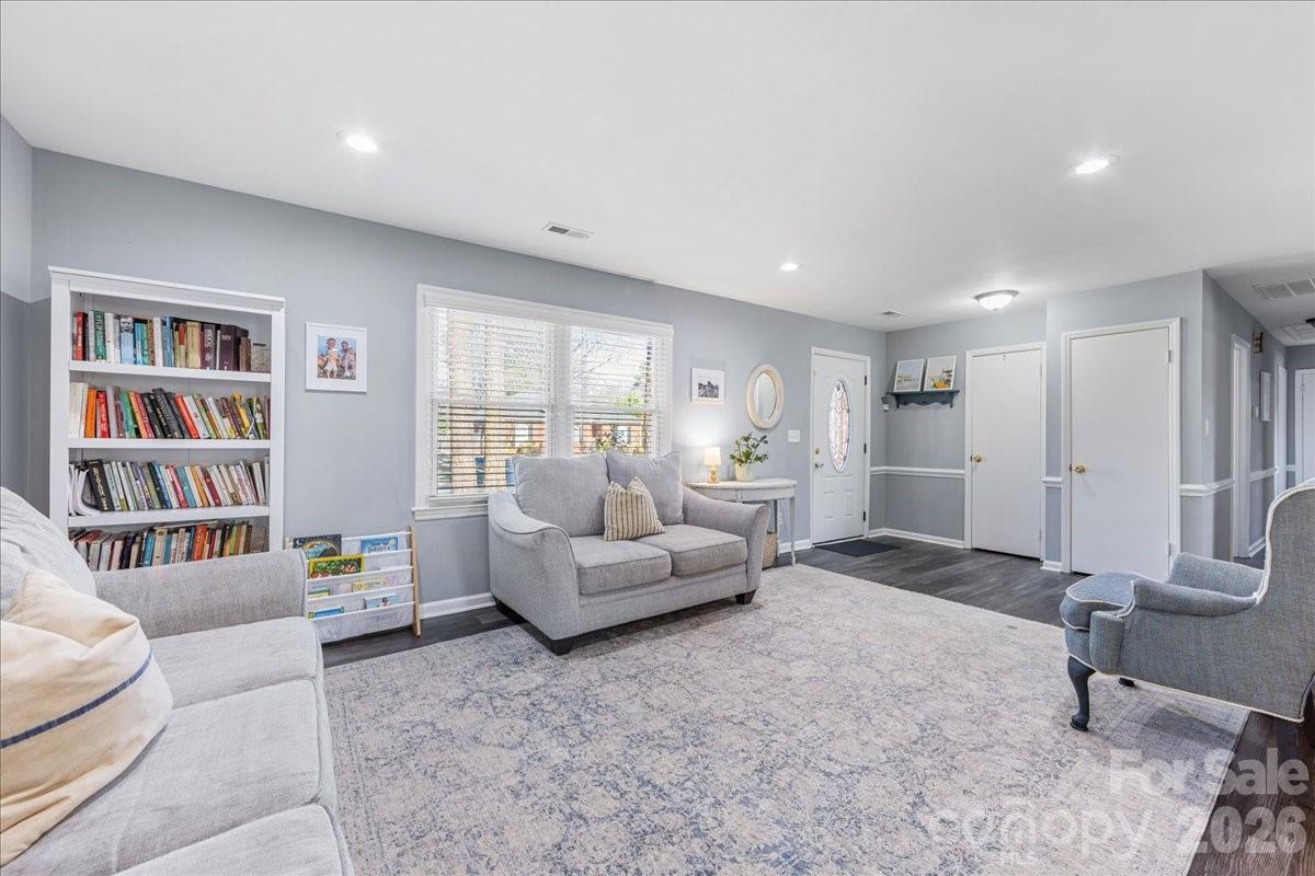 4914 Glenbrier Drive — Charlotte