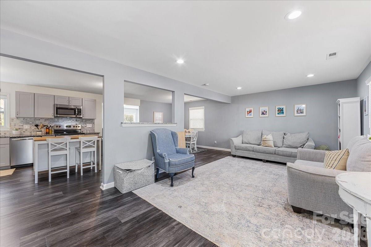 4914 Glenbrier Drive — Charlotte