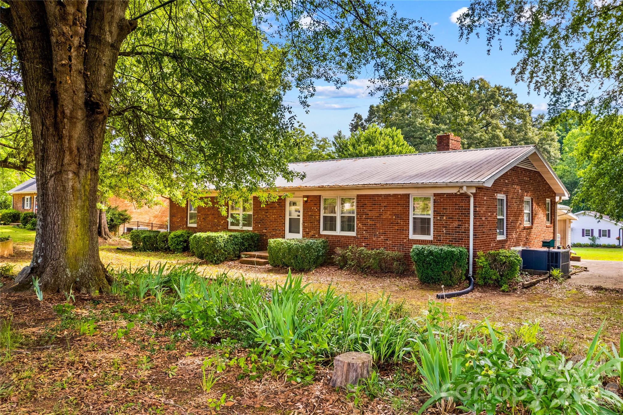 1059 Shearers Road — Mooresville