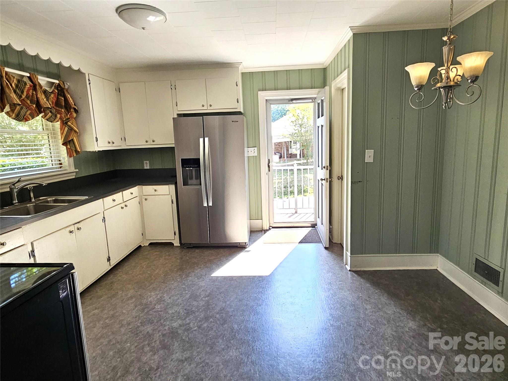 557 Goldmoor Drive NE — Concord
