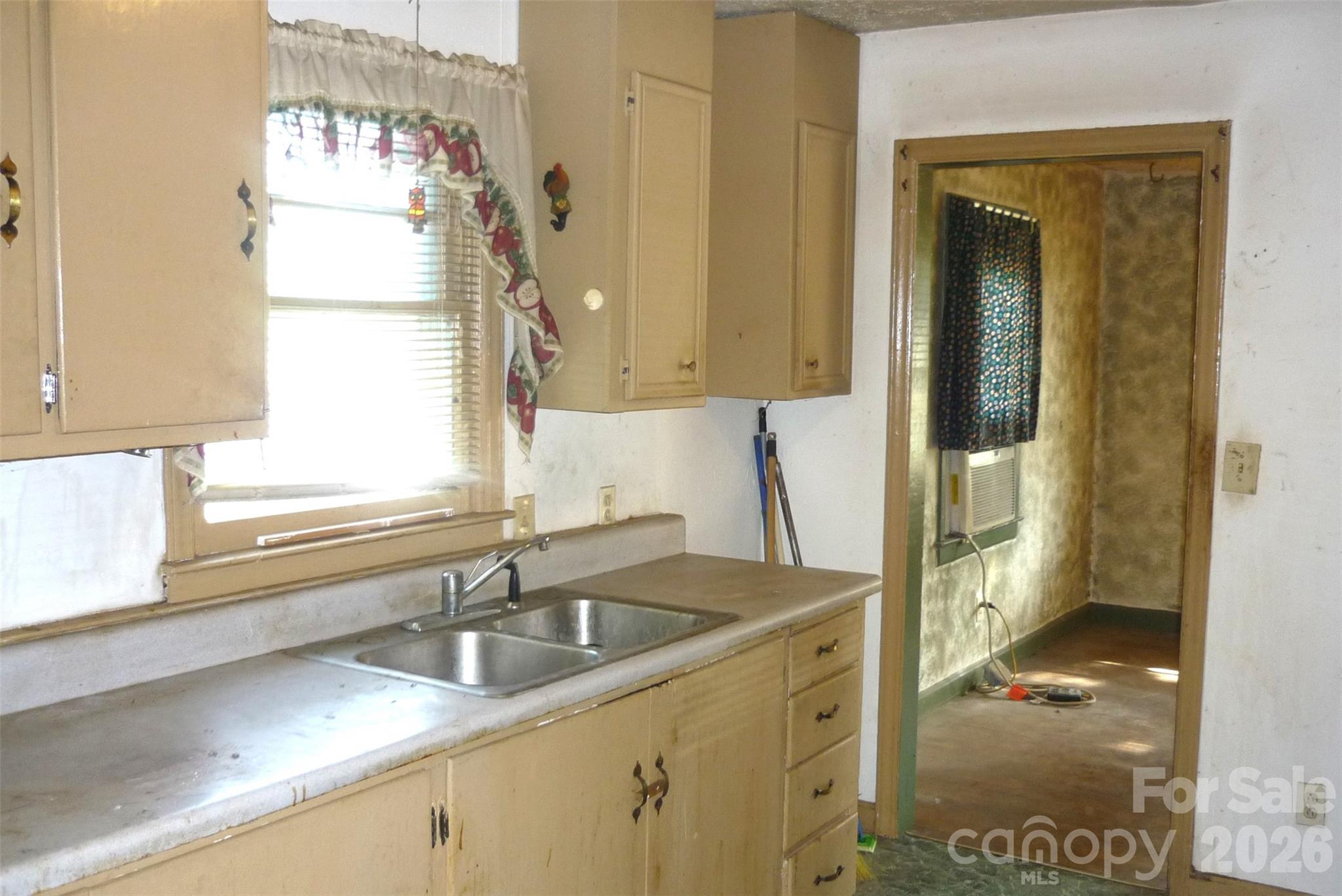 407 N Pear Street — Gastonia