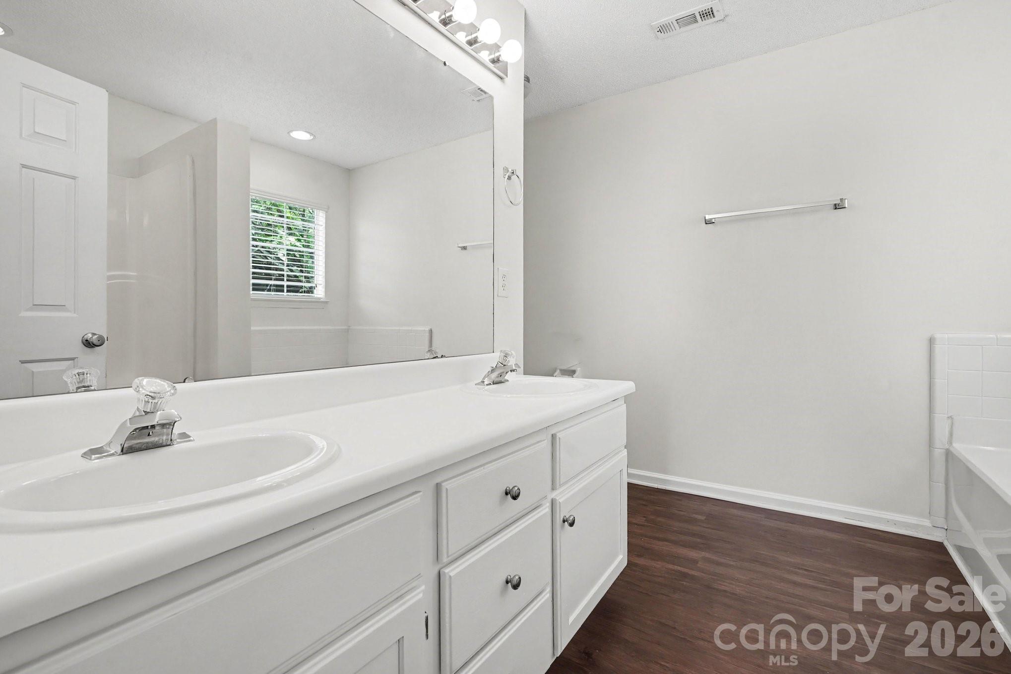 12127 Landing Green Drive — Charlotte