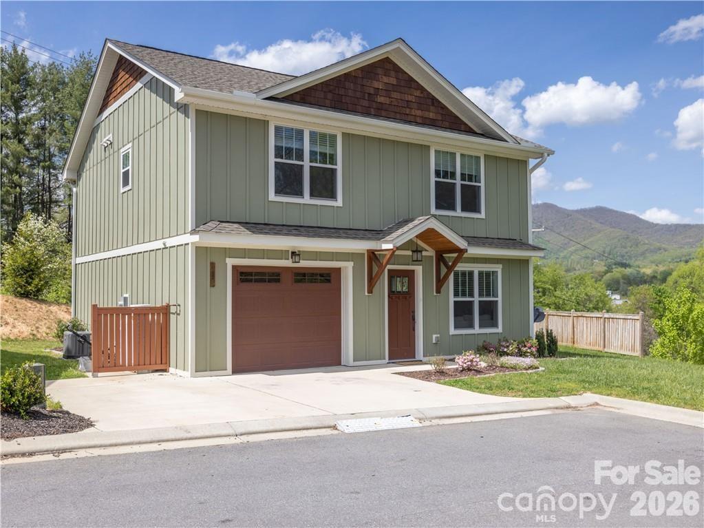 101 Towne Place — Clyde