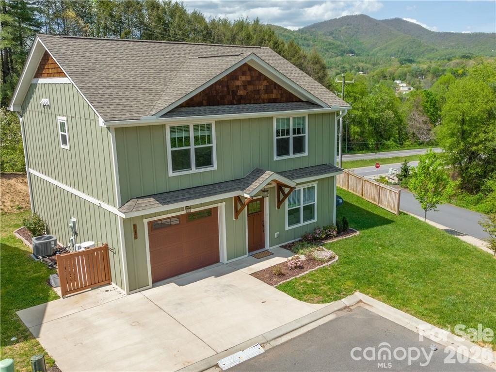 101 Towne Place — Clyde