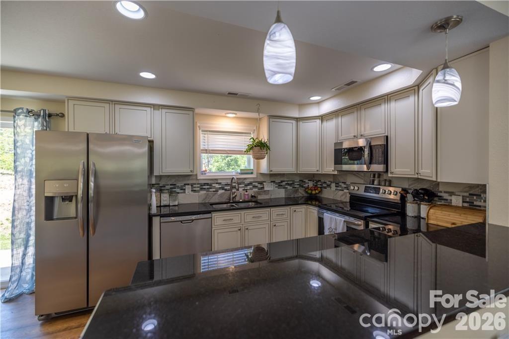 101 Towne Place — Clyde