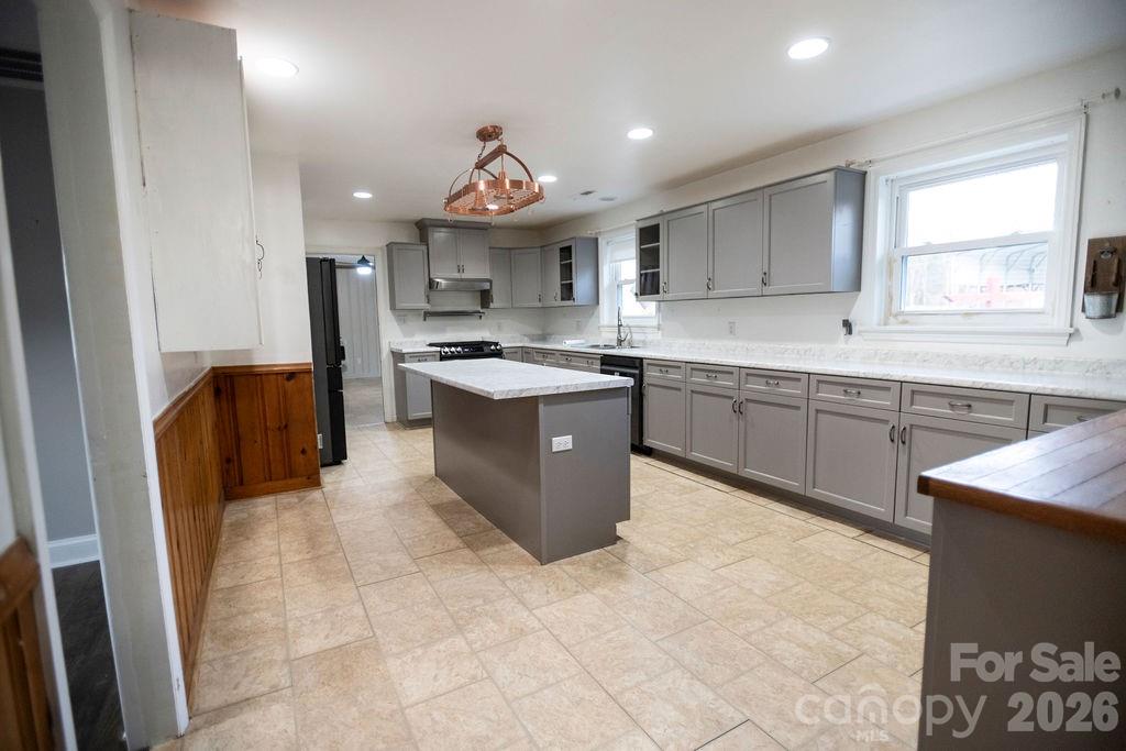 2727 N Moore Road — Robbins
