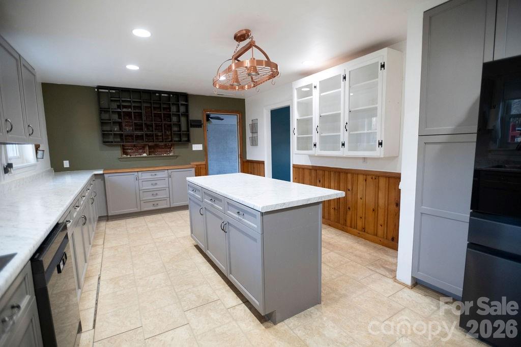 2727 N Moore Road — Robbins
