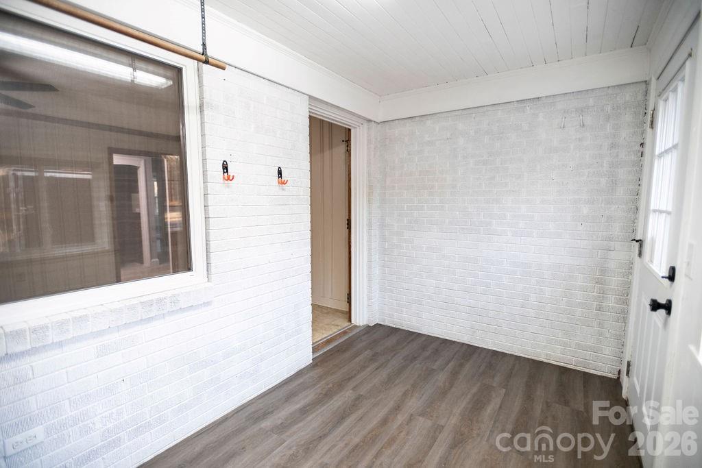 2727 N Moore Road — Robbins
