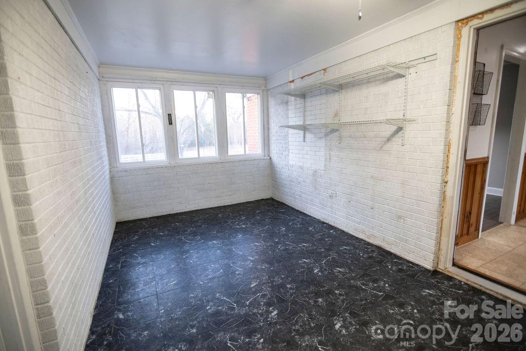2727 N Moore Road — Robbins