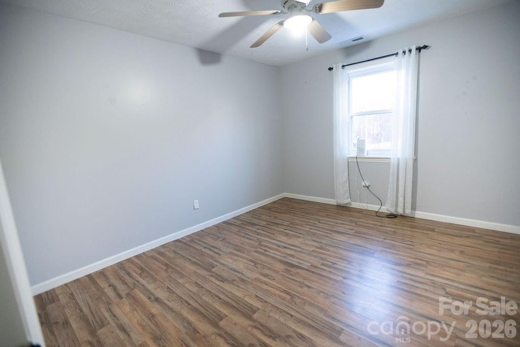 2727 N Moore Road — Robbins