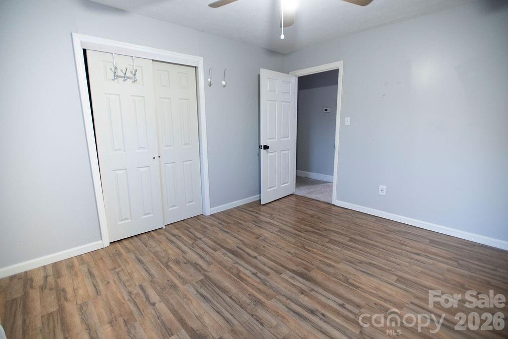 2727 N Moore Road — Robbins