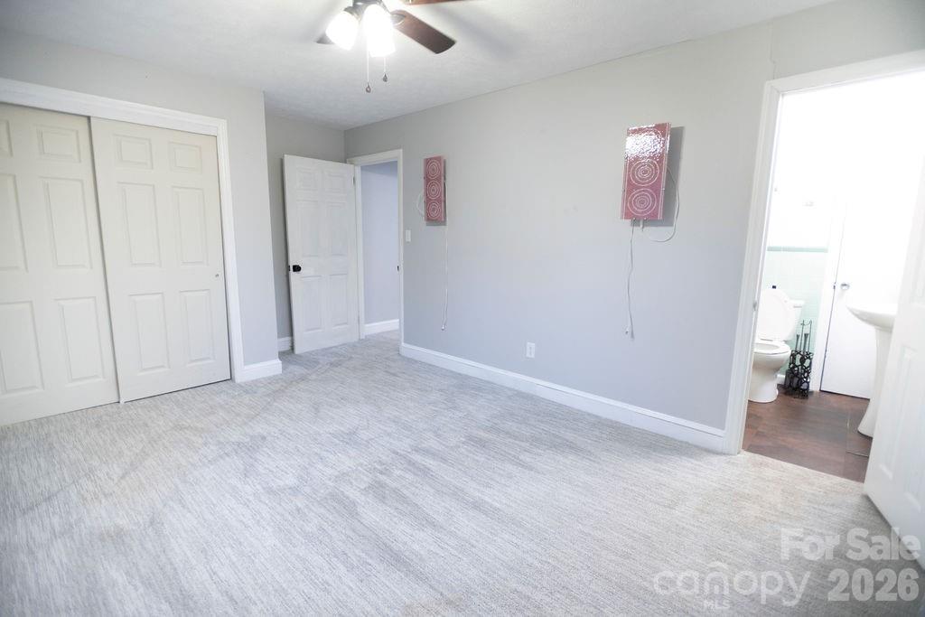 2727 N Moore Road — Robbins