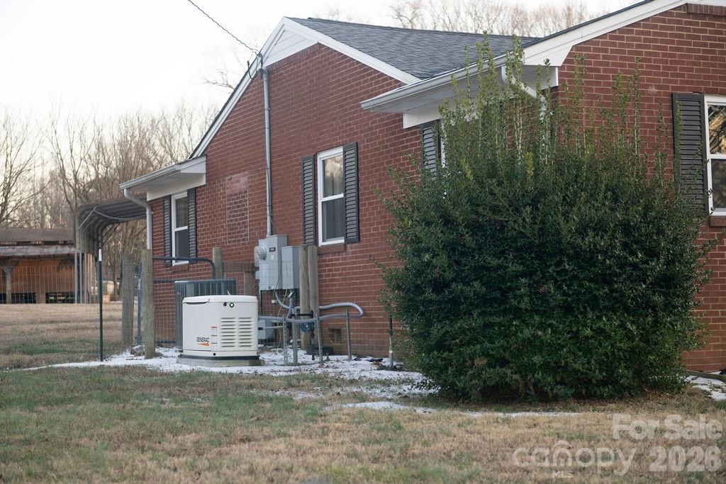 2727 N Moore Road — Robbins
