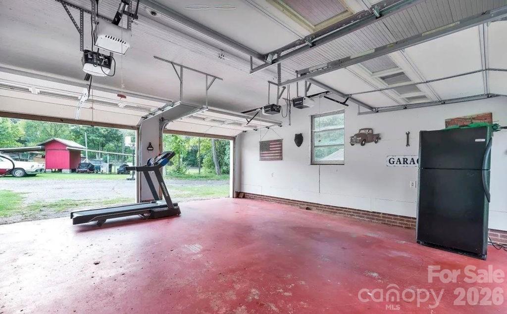 2727 N Moore Road — Robbins