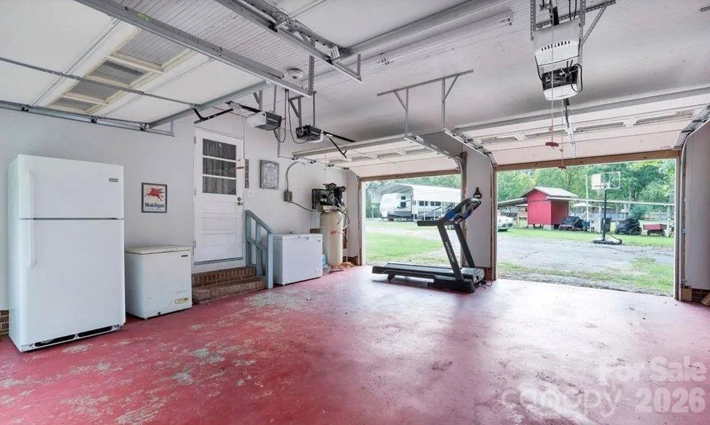 2727 N Moore Road — Robbins