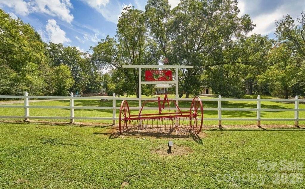 2727 N Moore Road — Robbins