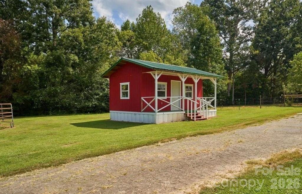 2727 N Moore Road — Robbins