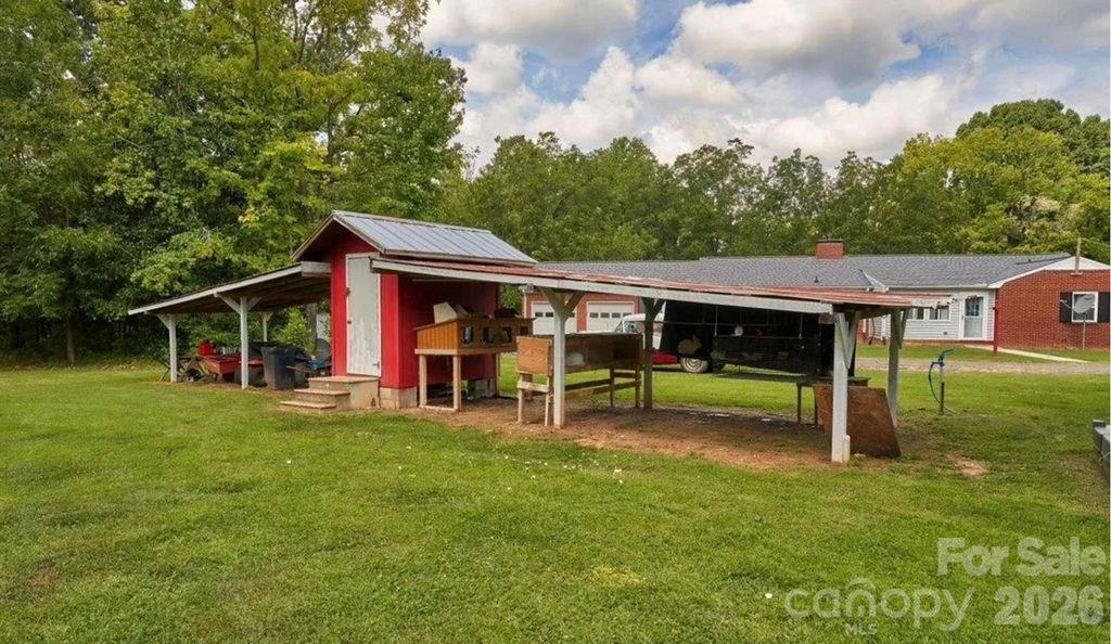 2727 N Moore Road — Robbins