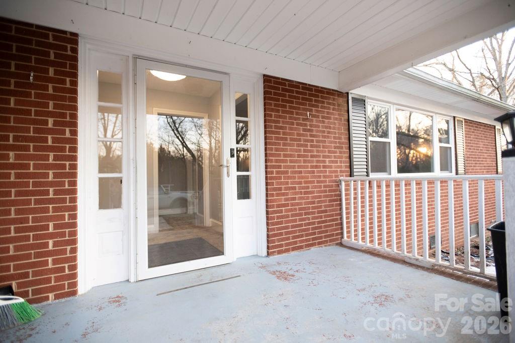 2727 N Moore Road — Robbins