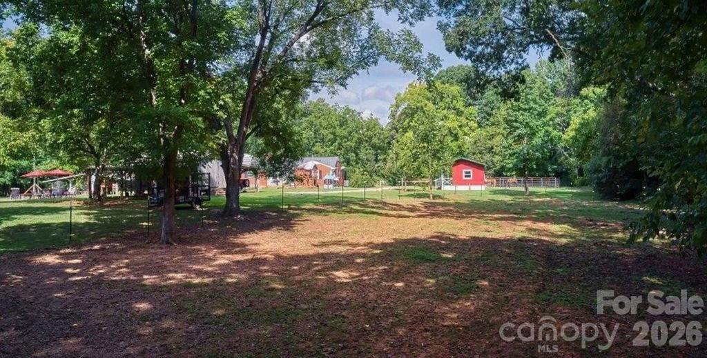 2727 N Moore Road — Robbins