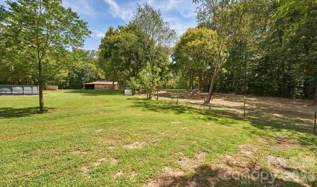2727 N Moore Road — Robbins