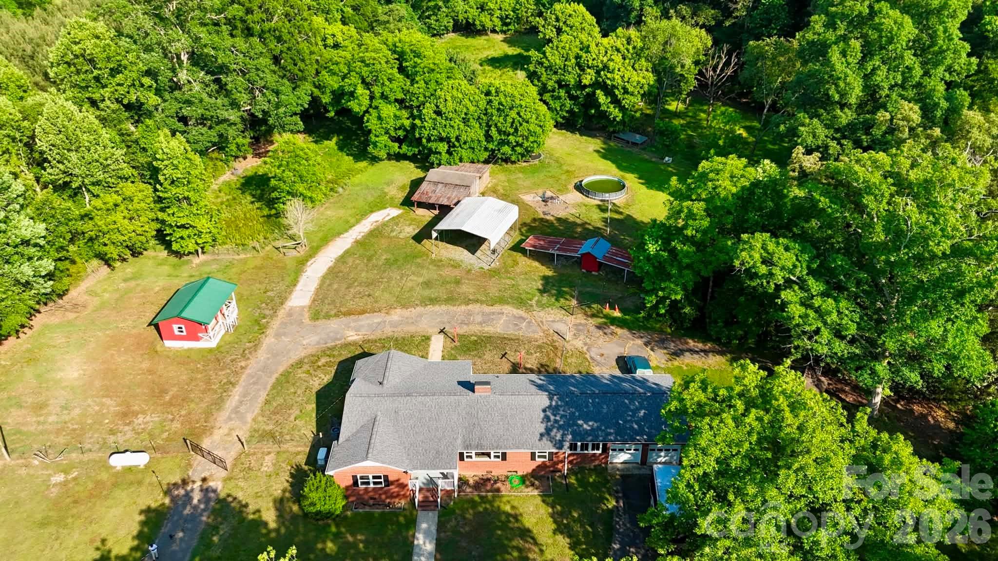 2727 N Moore Road — Robbins