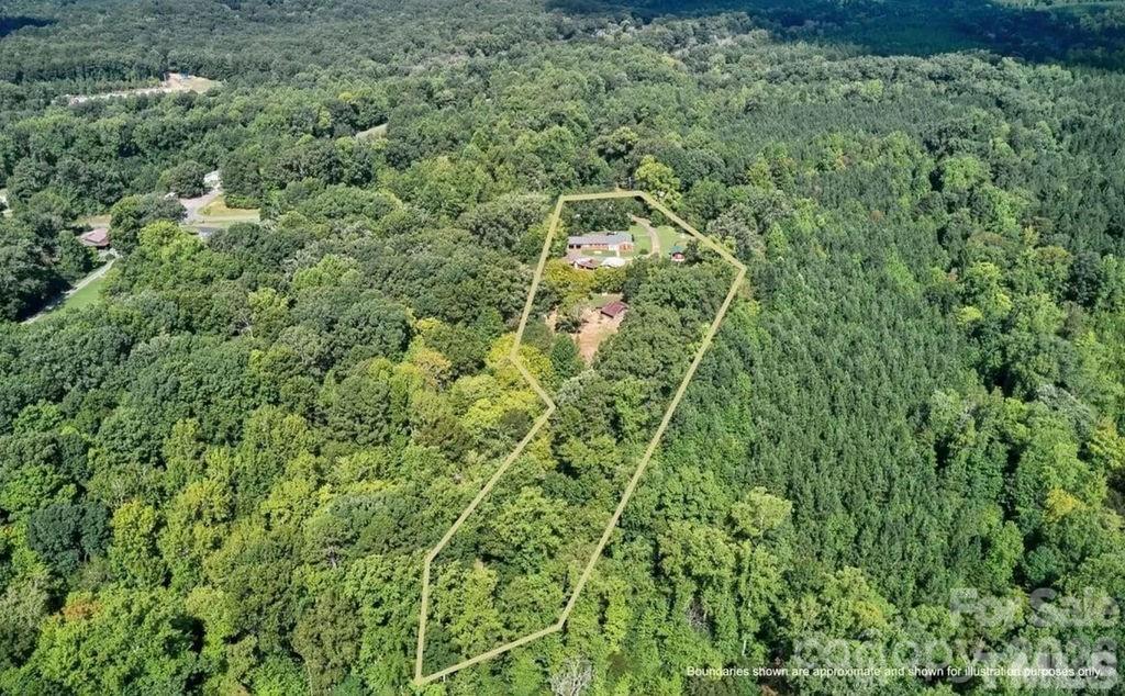 2727 N Moore Road — Robbins