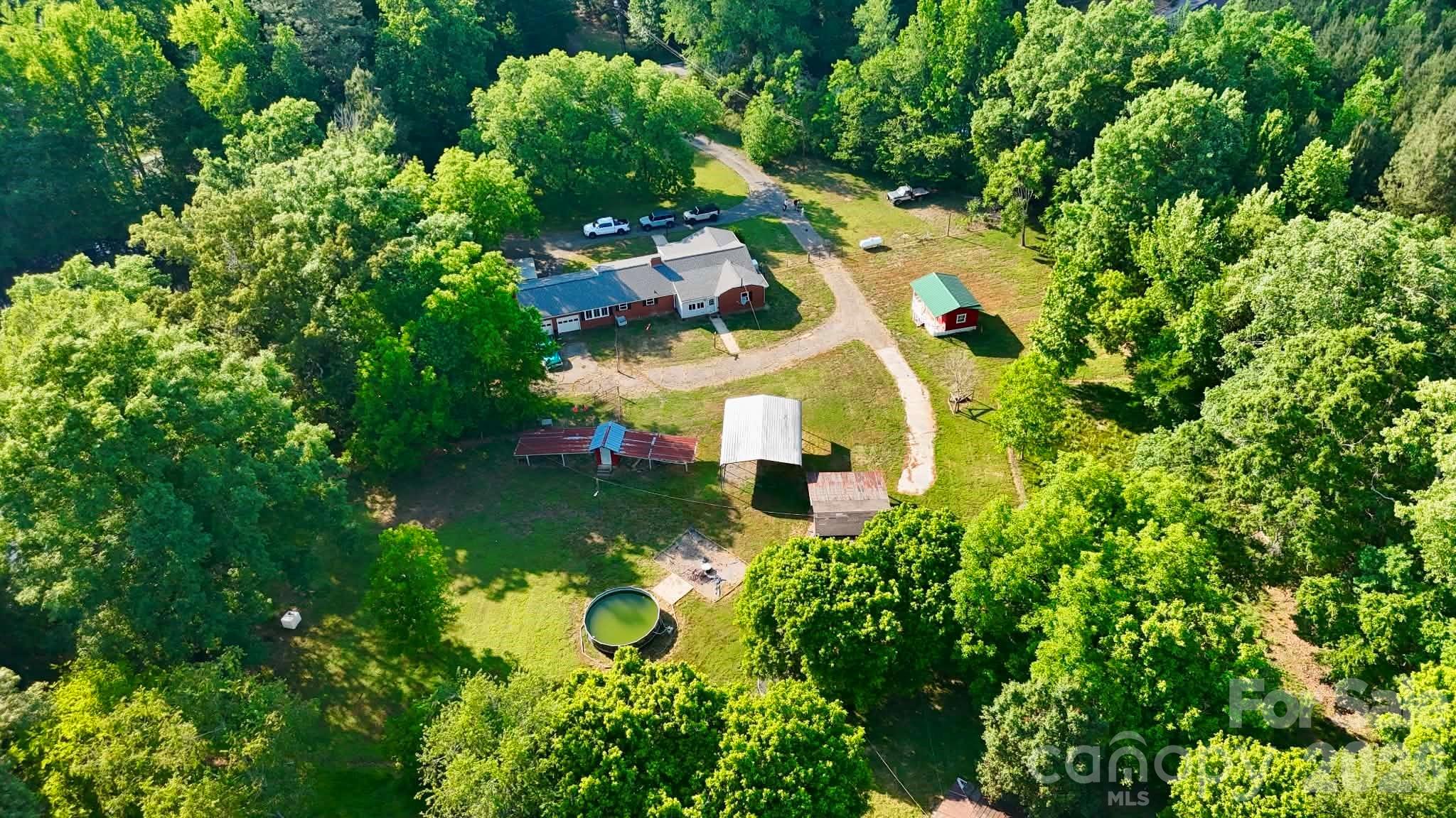 2727 N Moore Road — Robbins