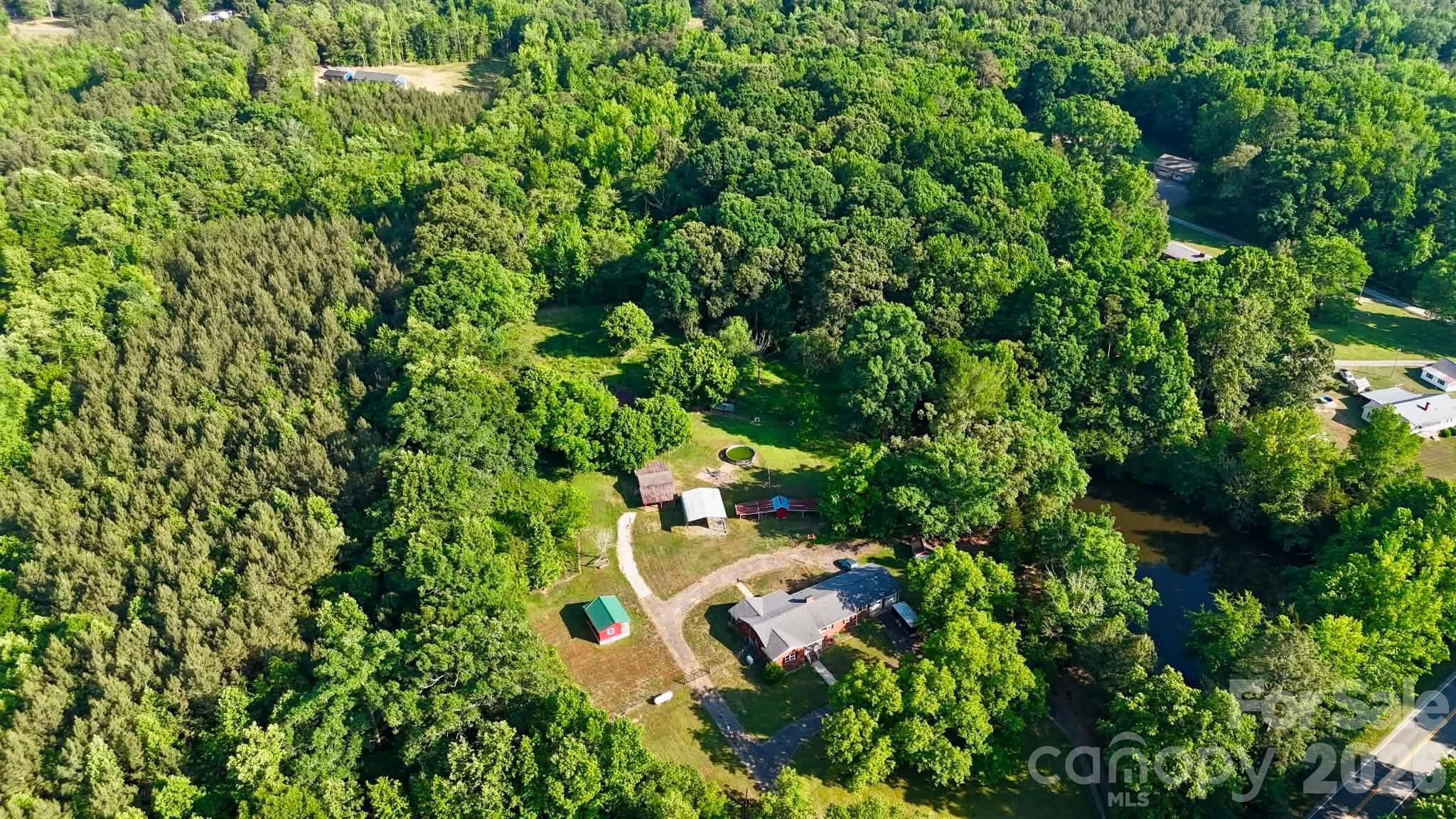 2727 N Moore Road — Robbins