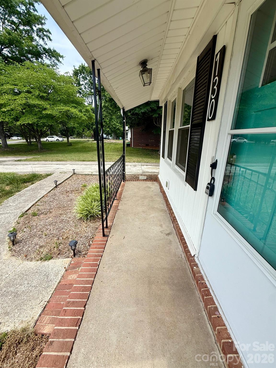 130 N Arlington Avenue — Jonesville