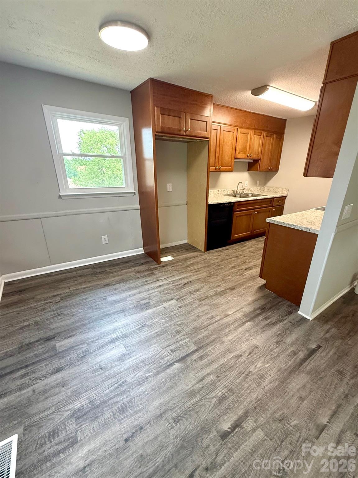 130 N Arlington Avenue — Jonesville