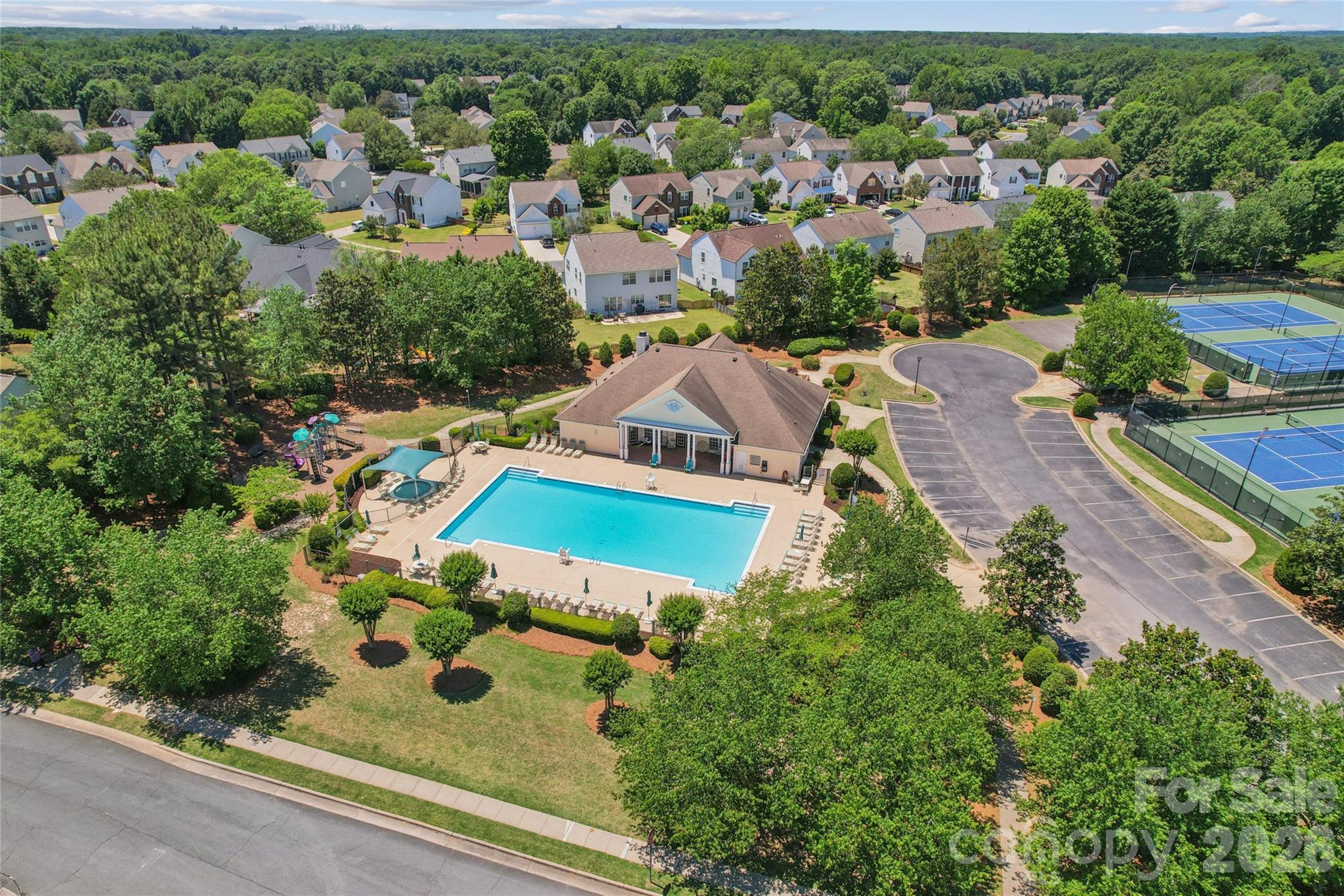 2523 Beacon Forest Drive — Charlotte
