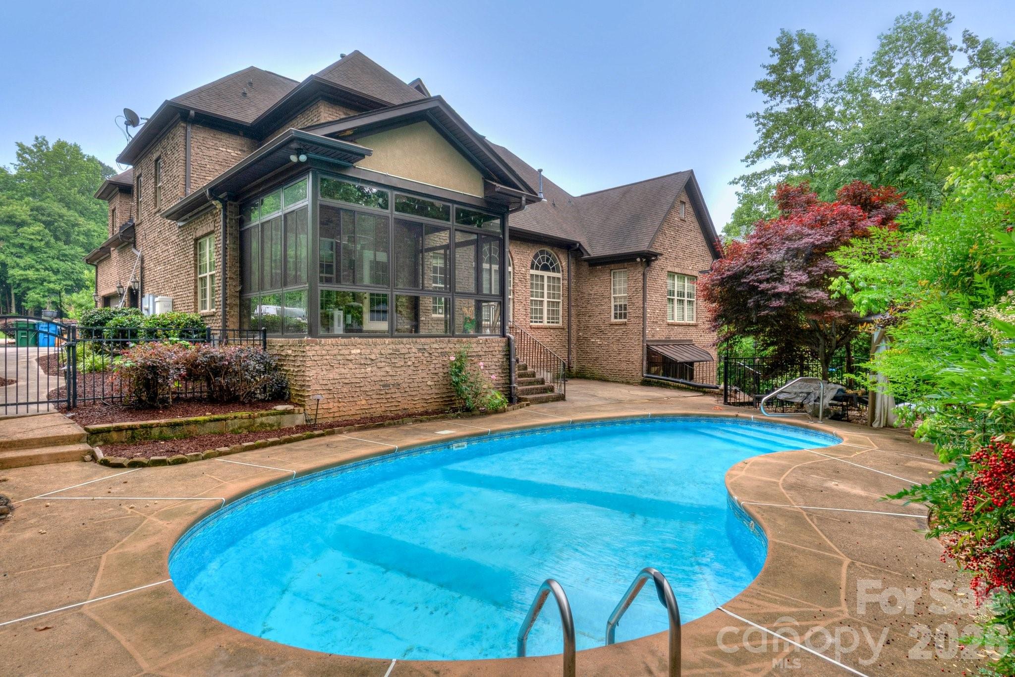 6543 Robin Hollow Drive — Mint Hill