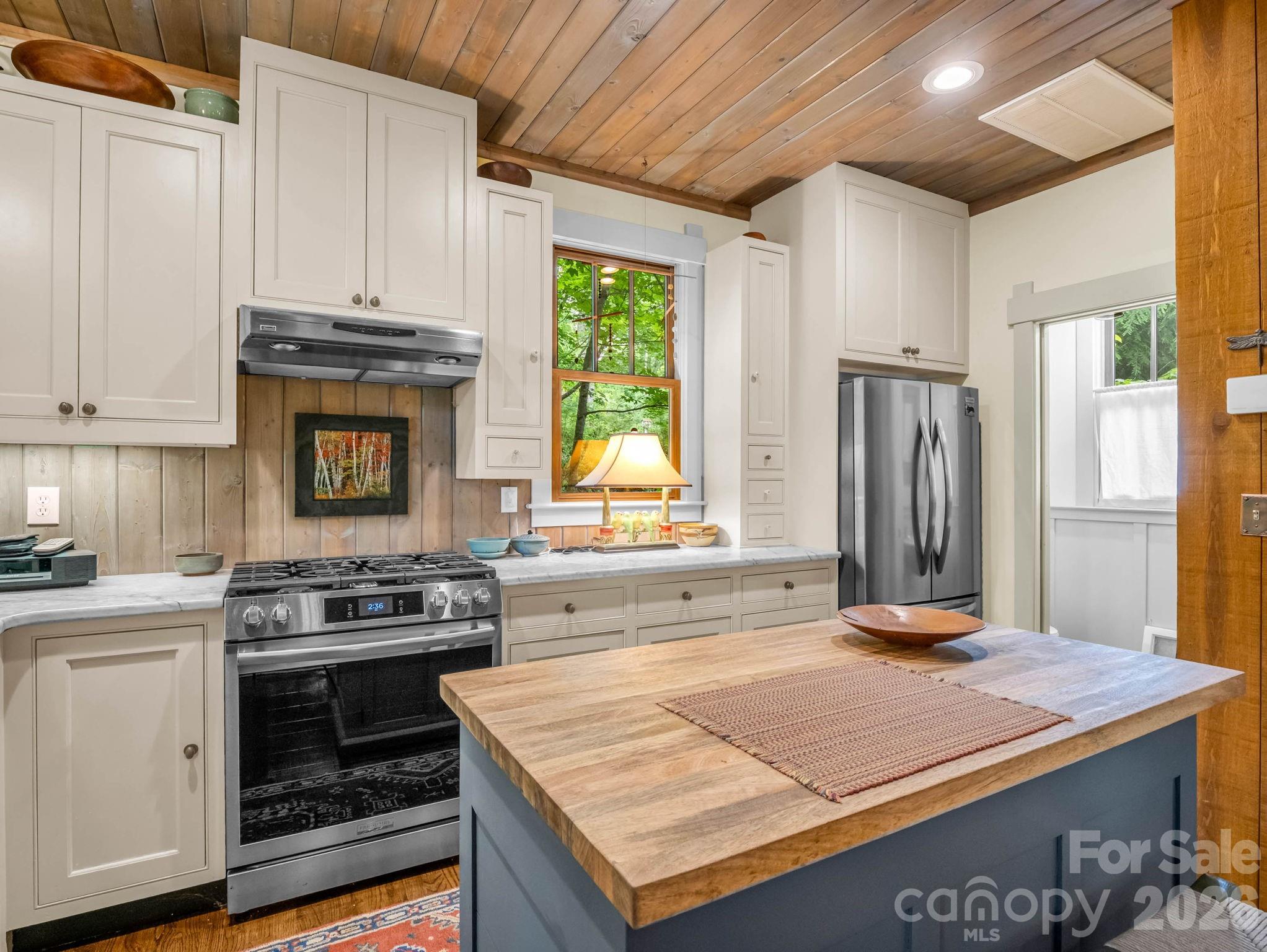 46 Cheshire Drive — Black Mountain