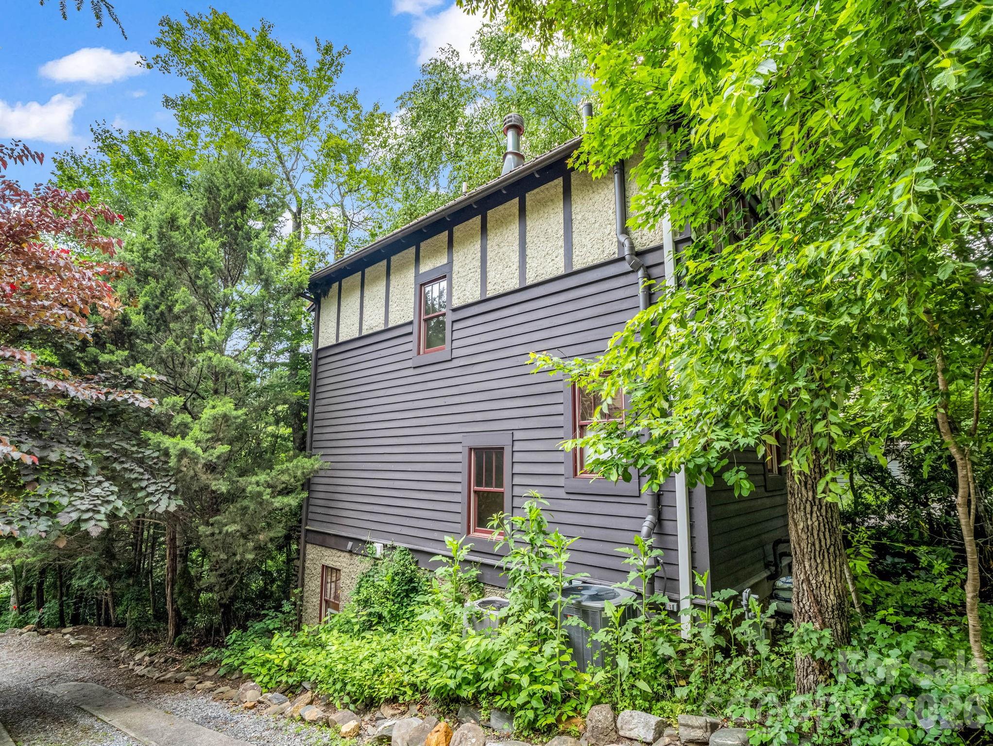 46 Cheshire Drive — Black Mountain