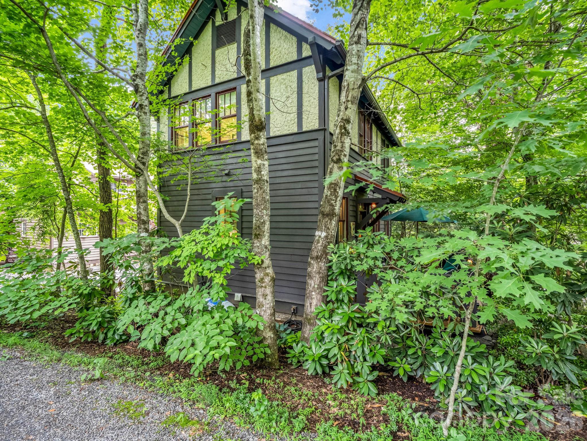 46 Cheshire Drive — Black Mountain