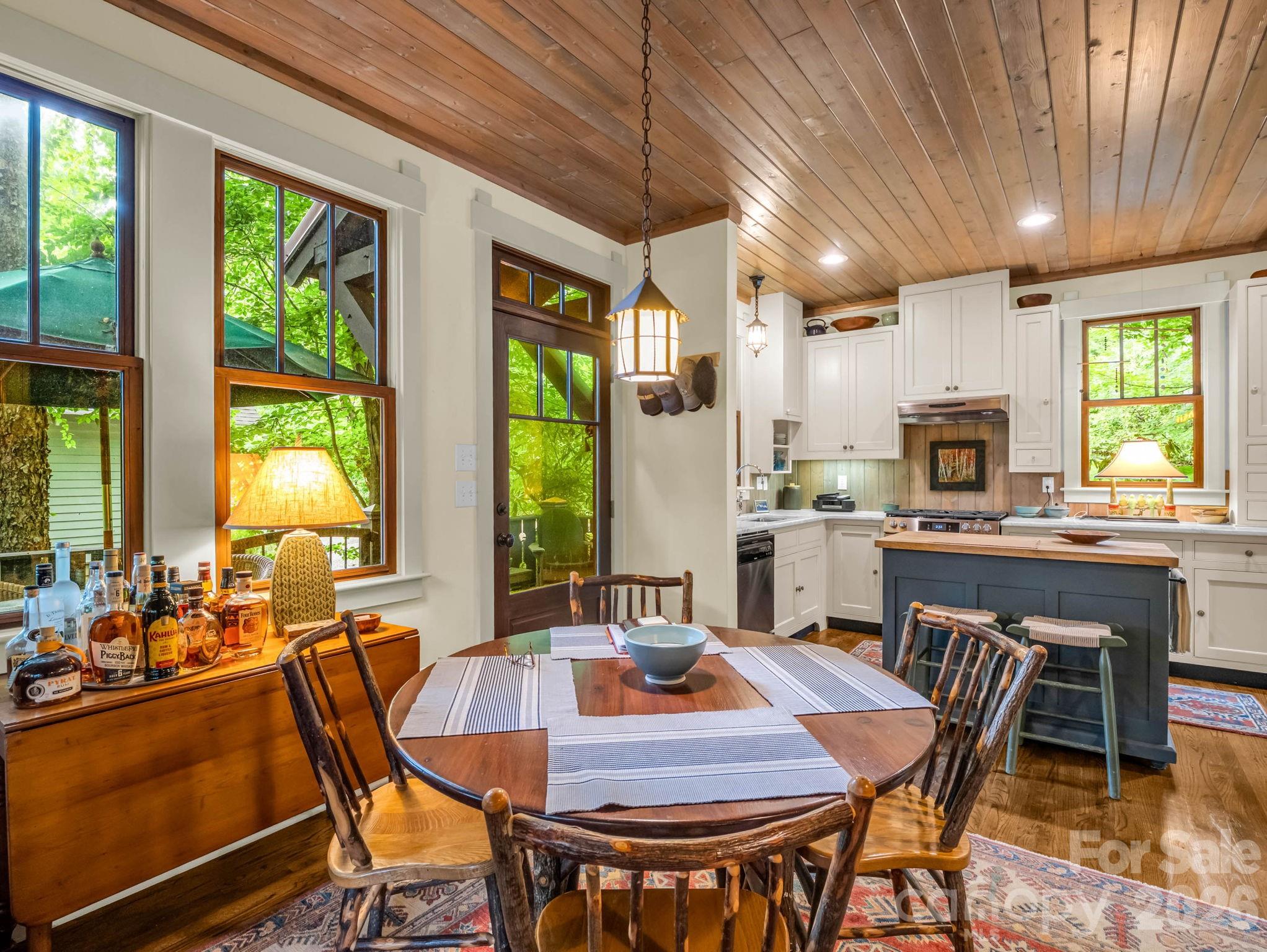 46 Cheshire Drive — Black Mountain