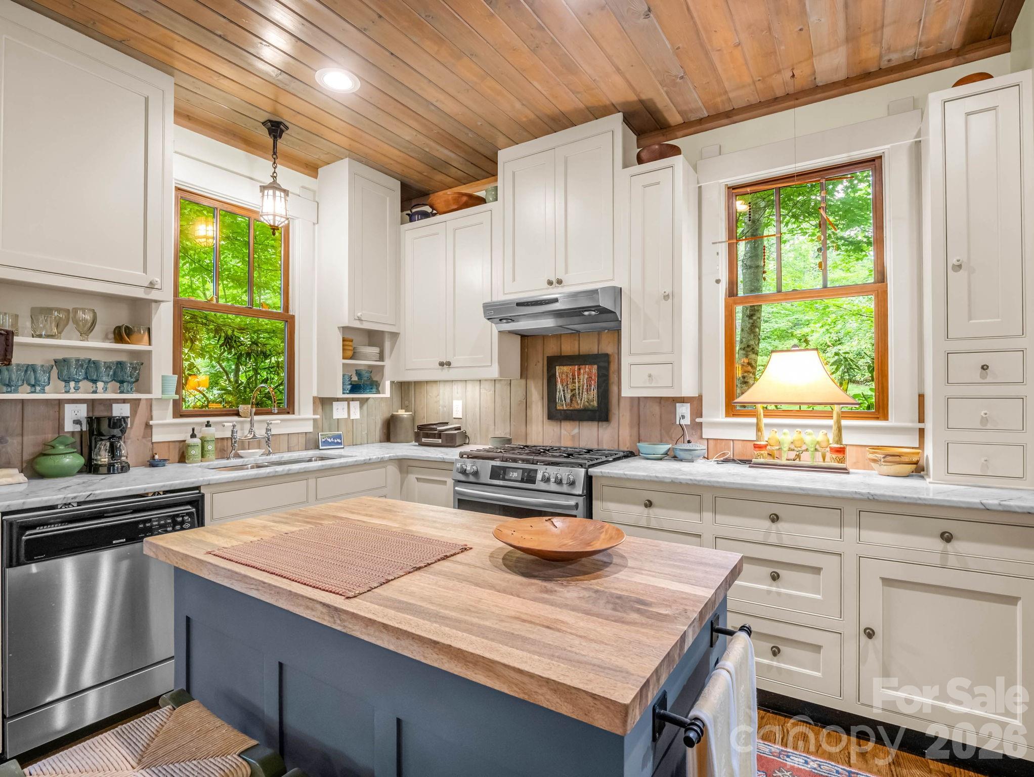 46 Cheshire Drive — Black Mountain