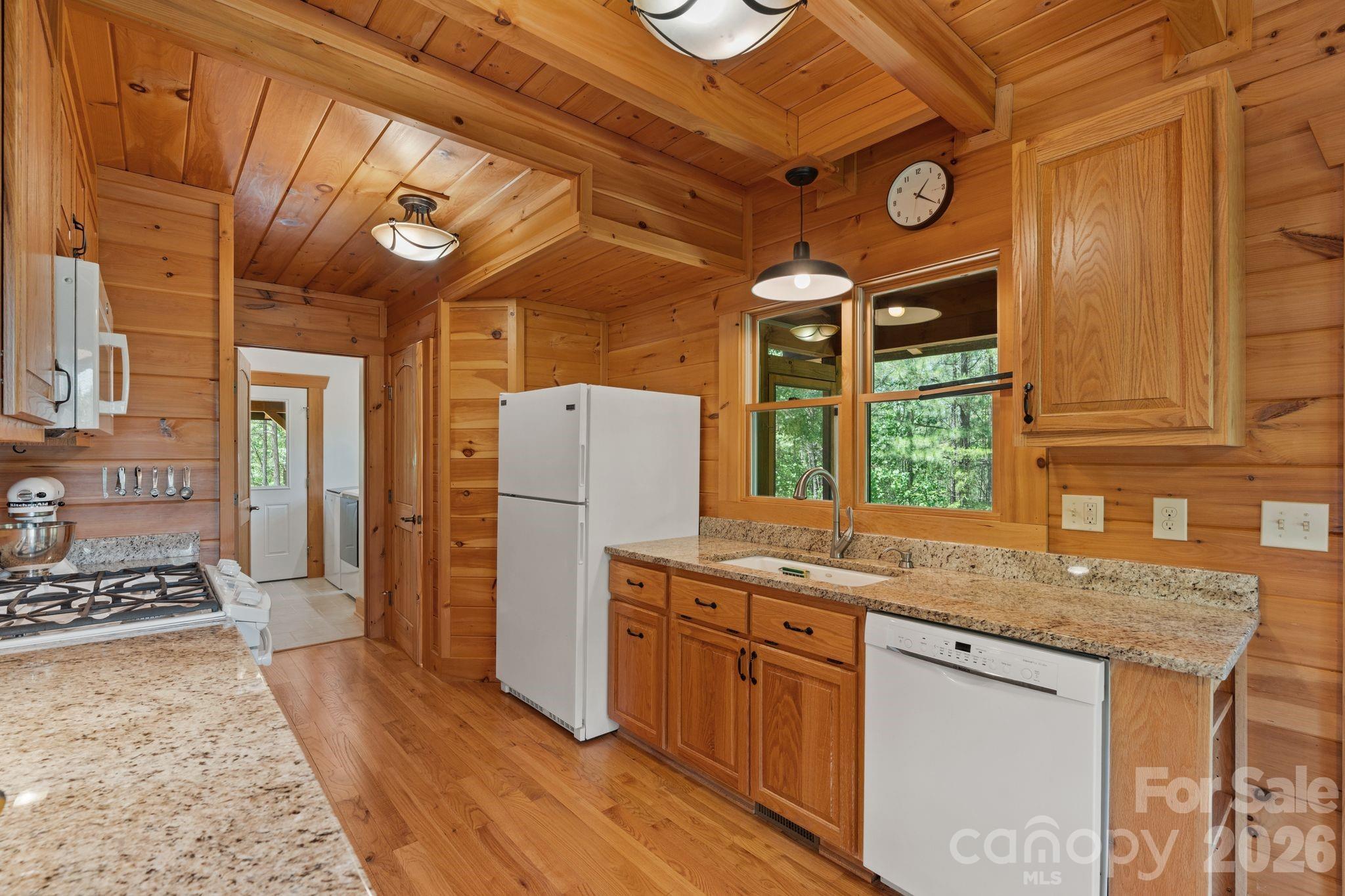 280 Hidden Lake Parkway — Nebo