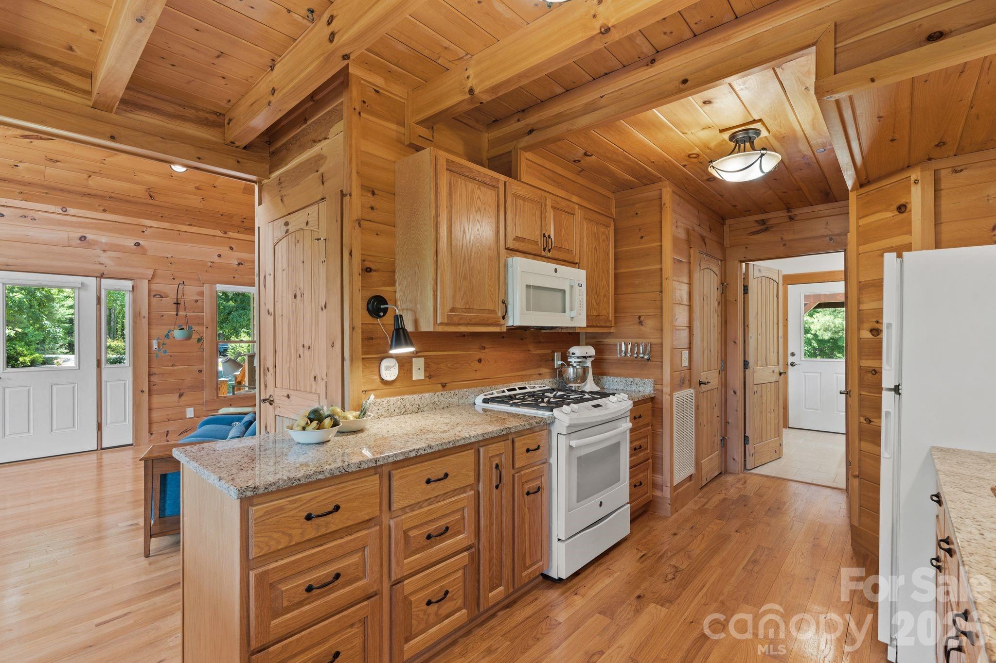280 Hidden Lake Parkway — Nebo
