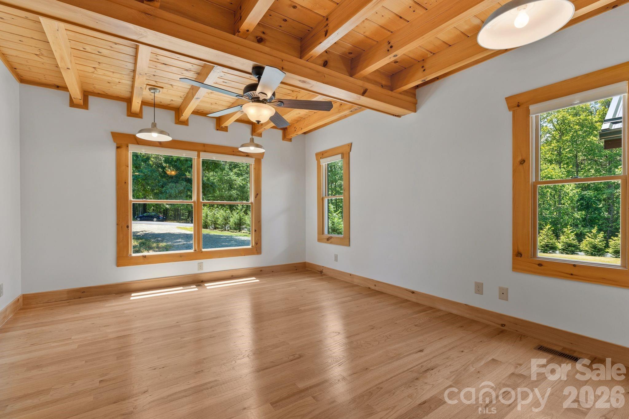 280 Hidden Lake Parkway — Nebo