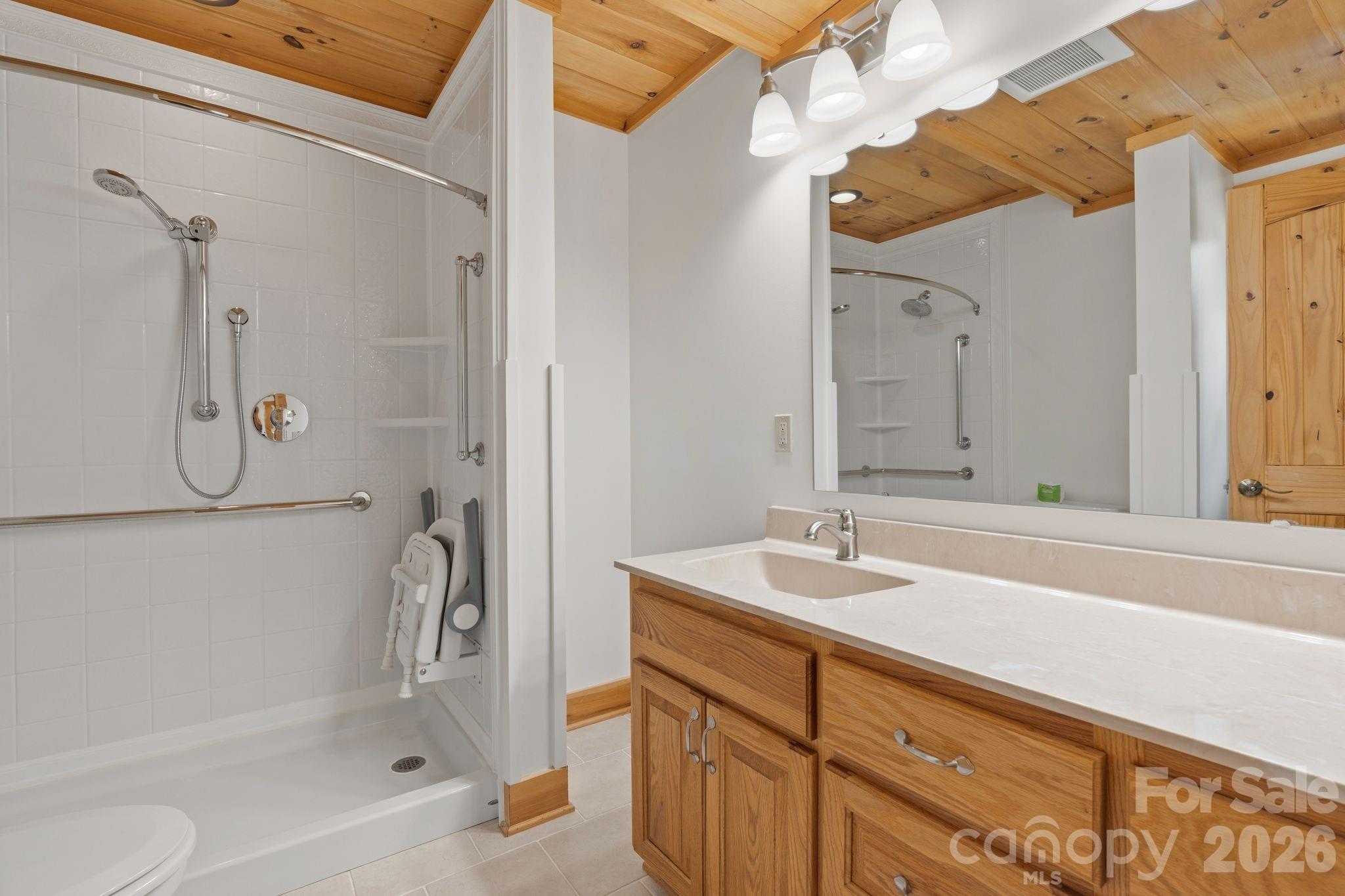 280 Hidden Lake Parkway — Nebo