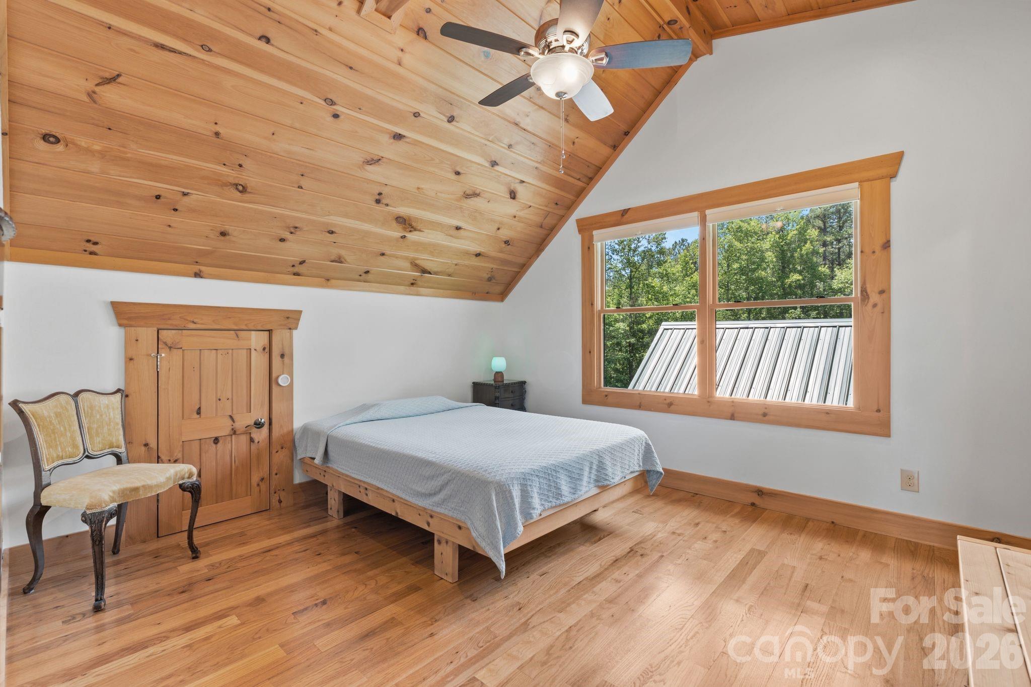 280 Hidden Lake Parkway — Nebo