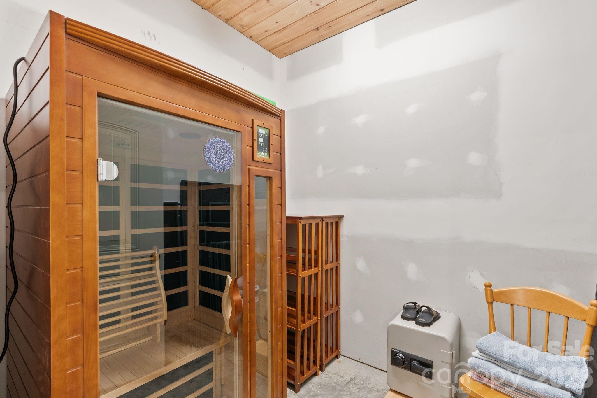 280 Hidden Lake Parkway — Nebo