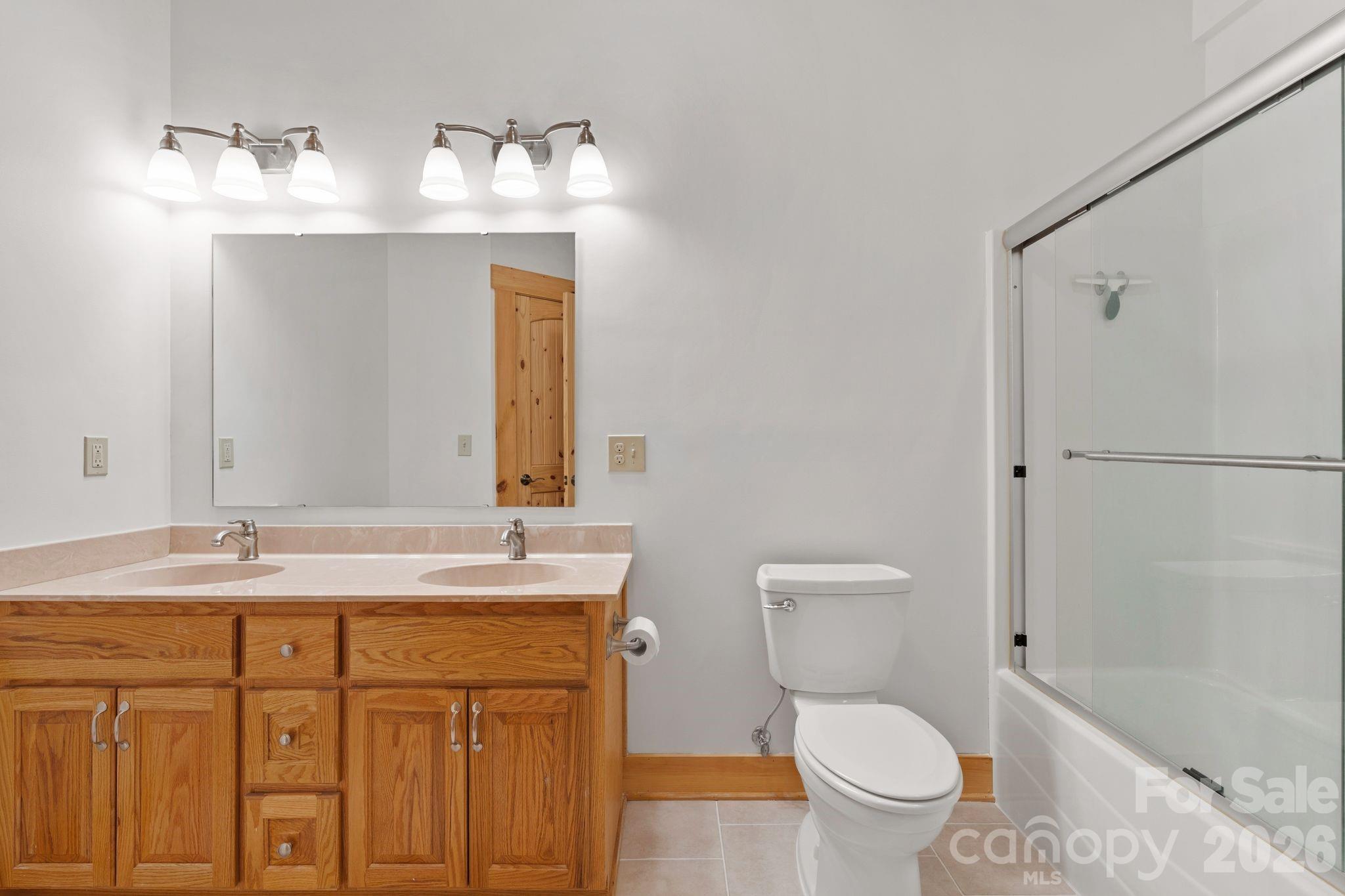 280 Hidden Lake Parkway — Nebo