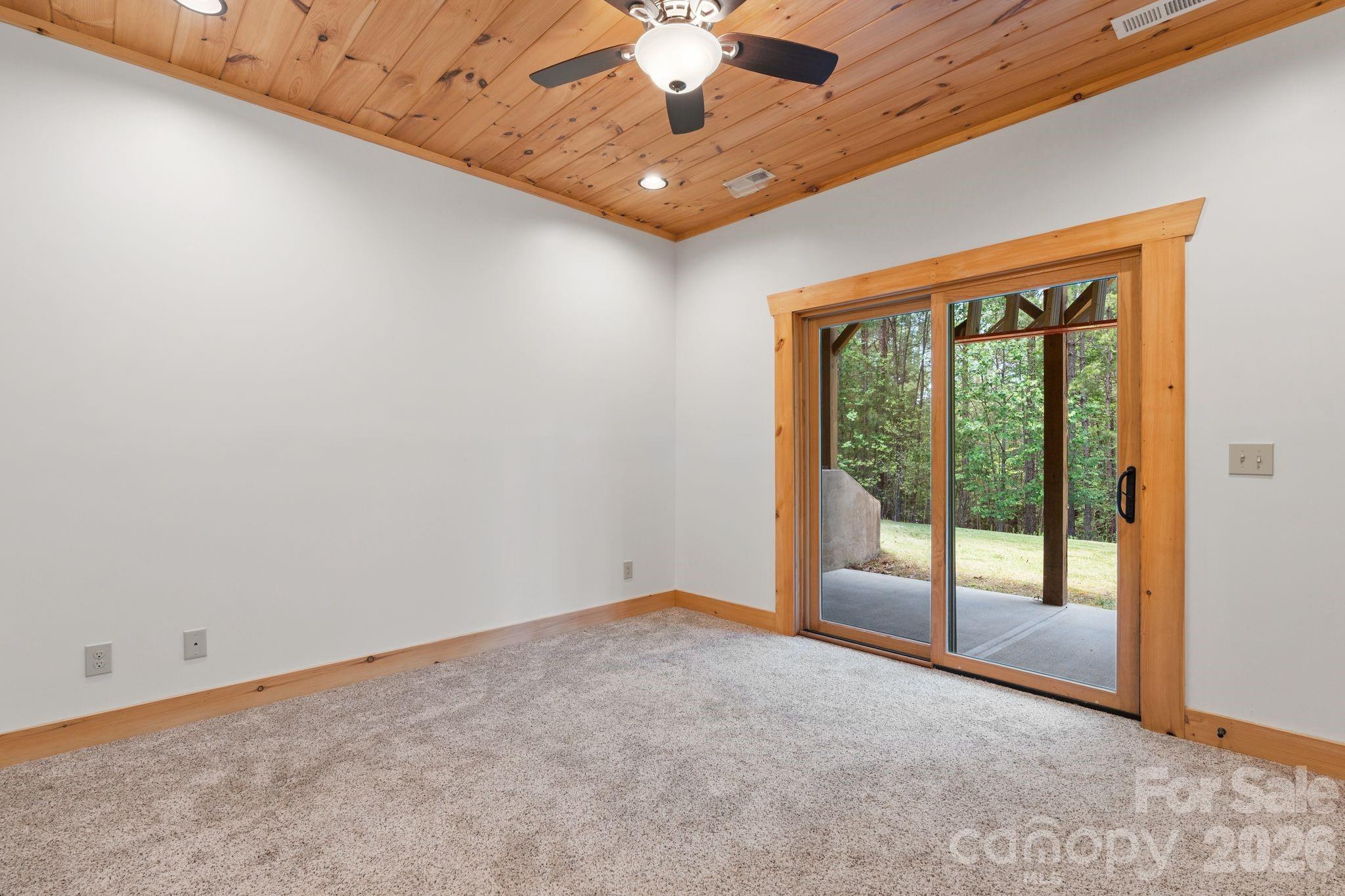 280 Hidden Lake Parkway — Nebo