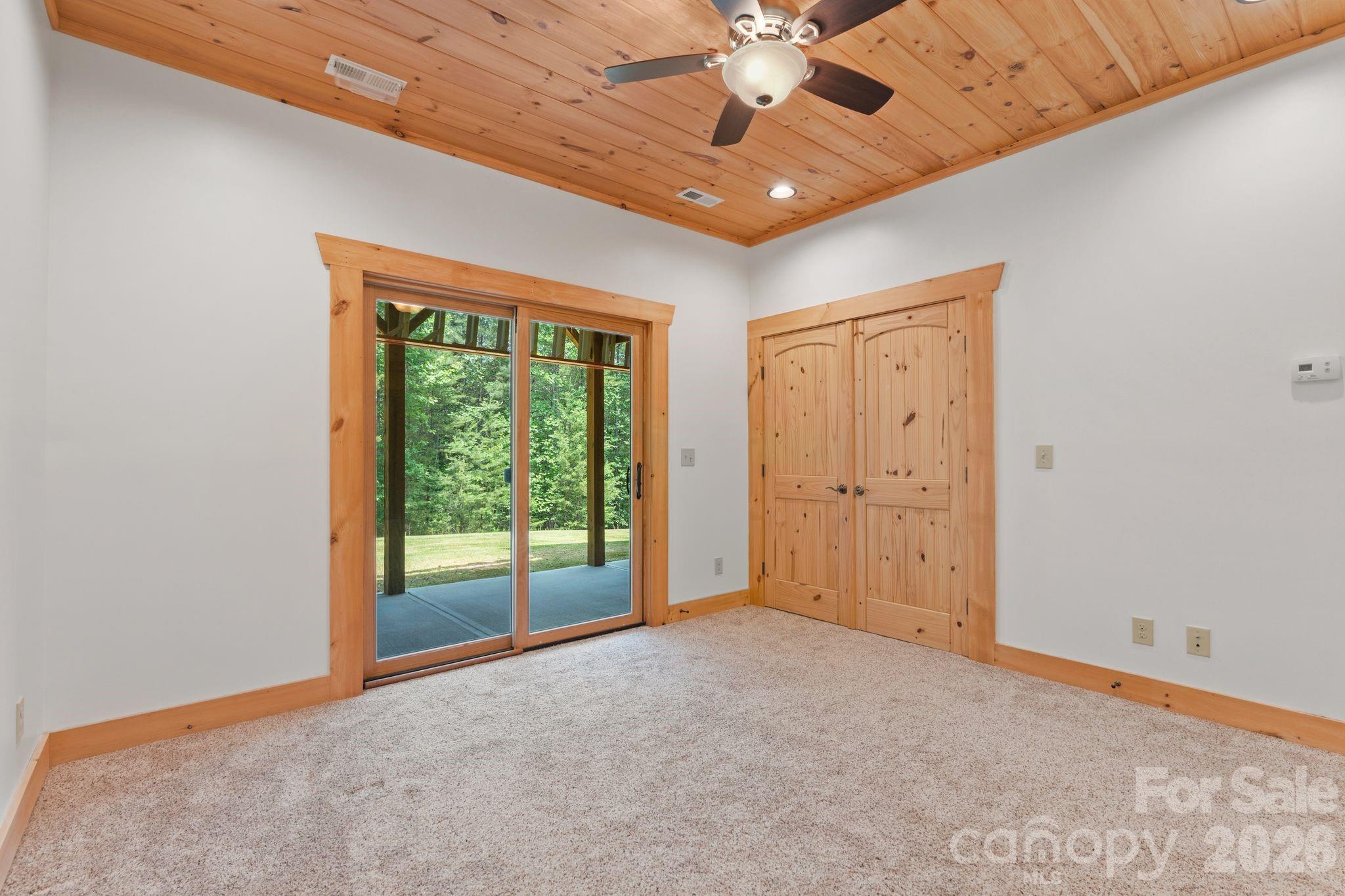 280 Hidden Lake Parkway — Nebo