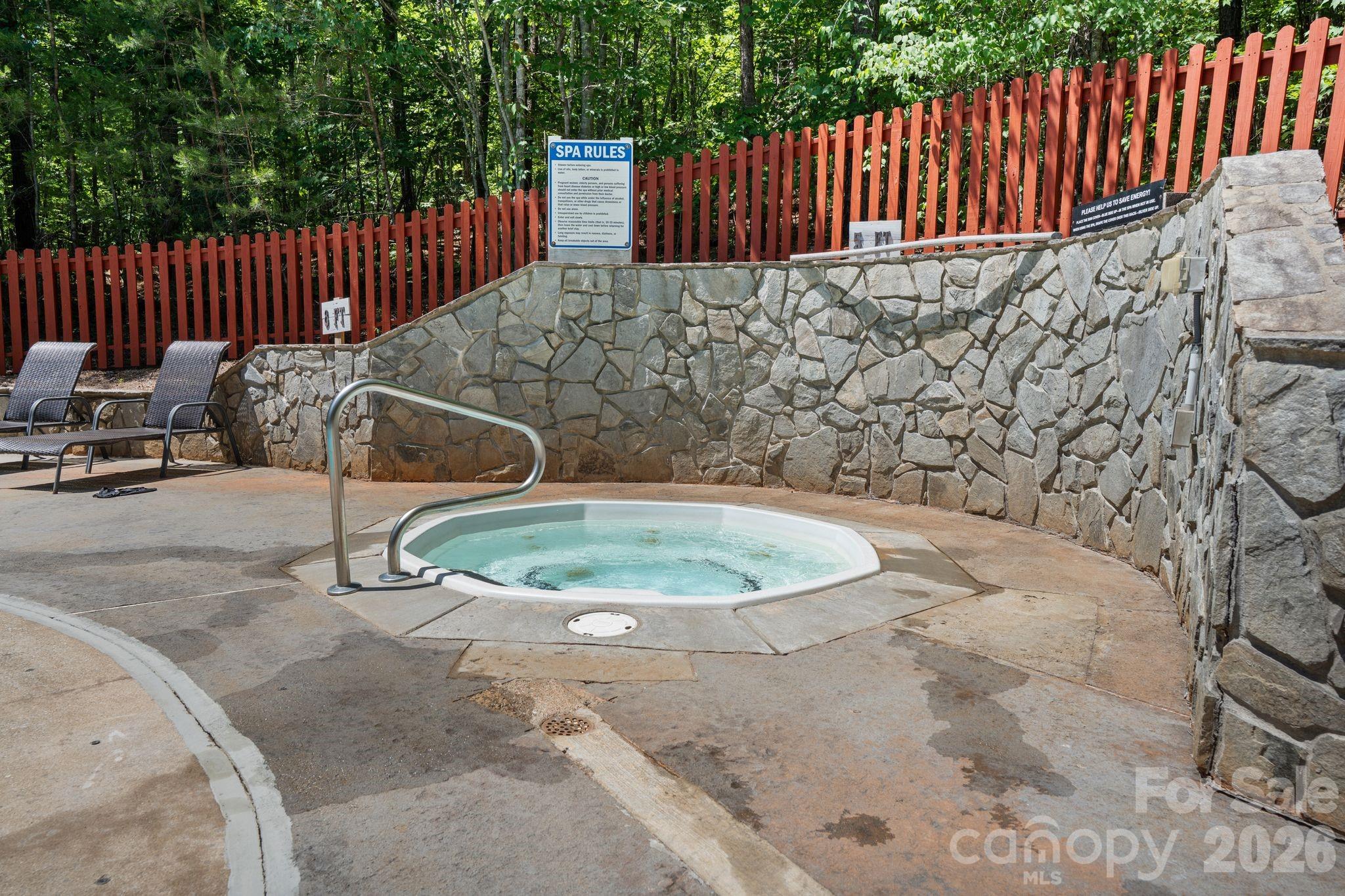 280 Hidden Lake Parkway — Nebo